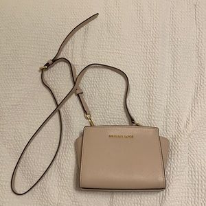 Micheal kors cross body purse